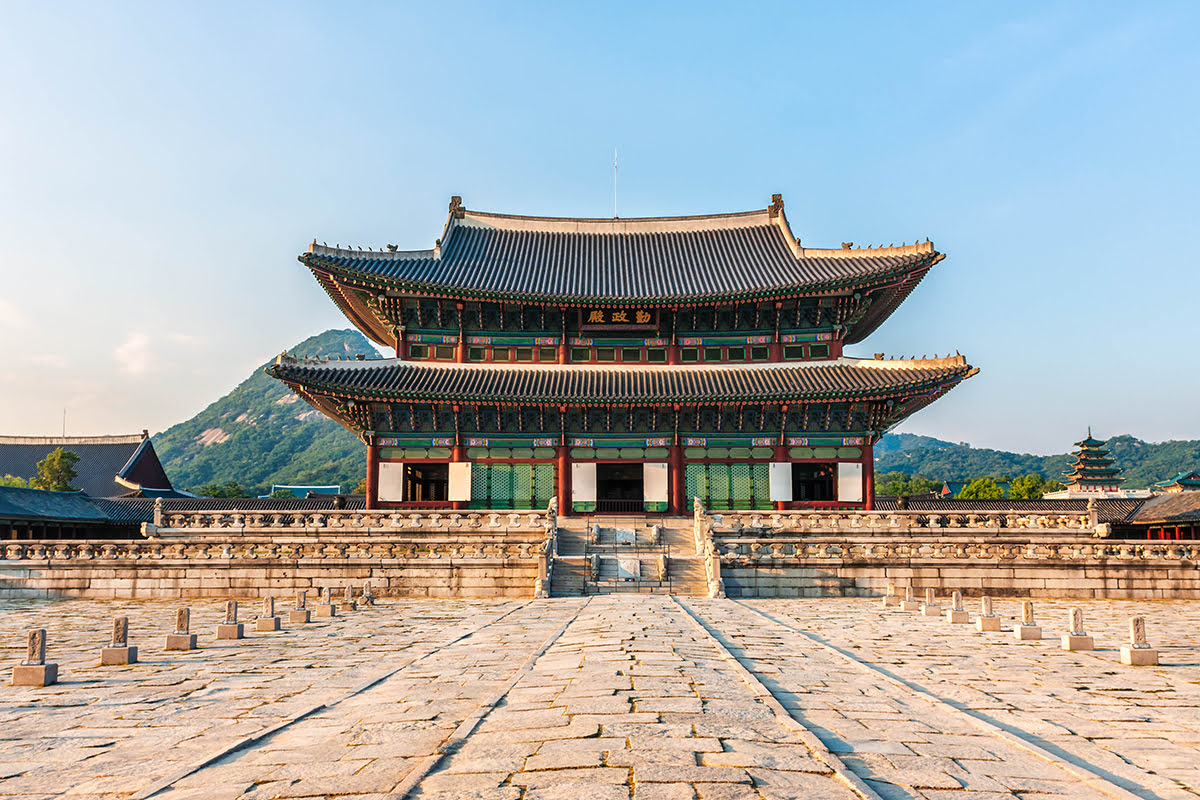 Gyeongbokgung-palace-Seoul-Throne-Hall